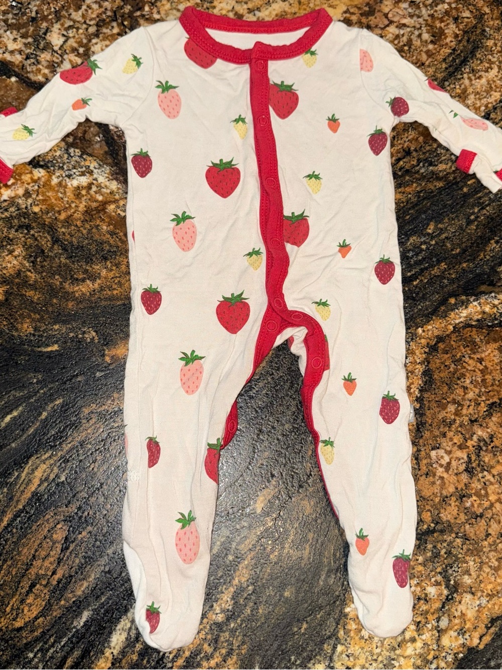 Kyte Baby White NB Strawberry Footie